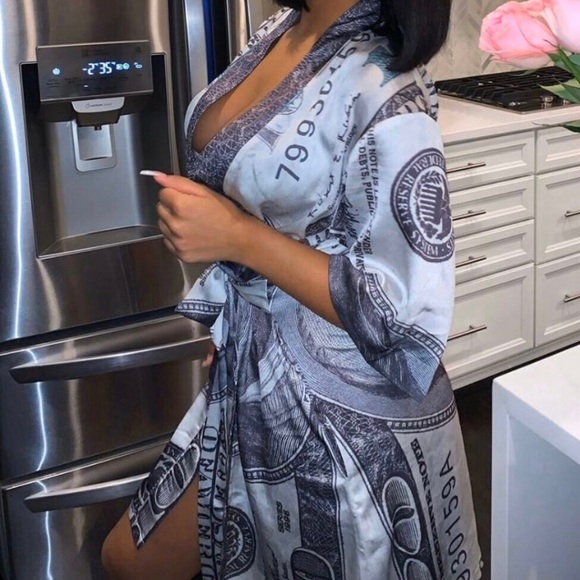 💲 One Hundred Dollar Bill 💲 SHORT ROBE 💰 - Picture 5 of 6